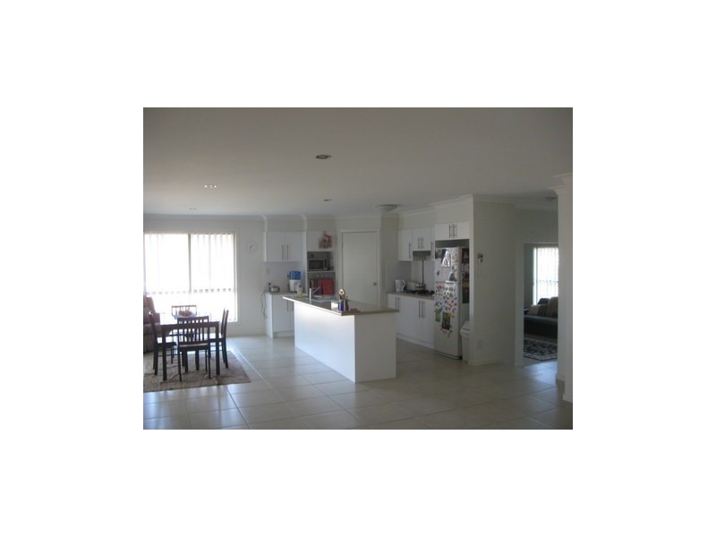 5 Magnetic Place, Redland Bay QLD 4165