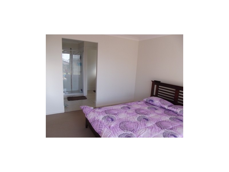 5 Magnetic Place, Redland Bay QLD 4165