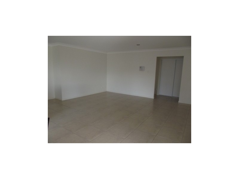 5 Magnetic Place, Redland Bay QLD 4165