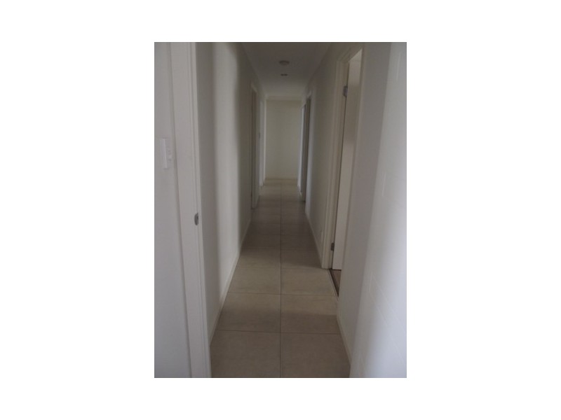5 Magnetic Place, Redland Bay QLD 4165