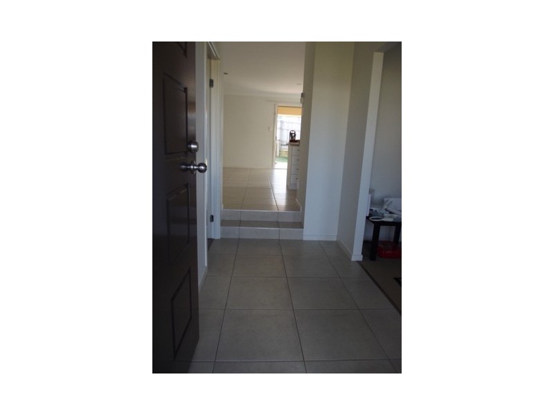 5 Magnetic Place, Redland Bay QLD 4165