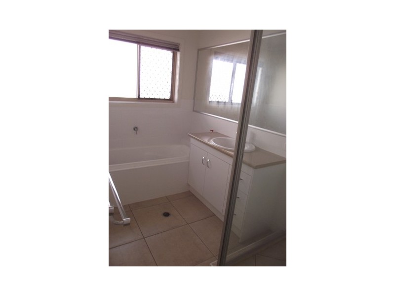 5 Magnetic Place, Redland Bay QLD 4165