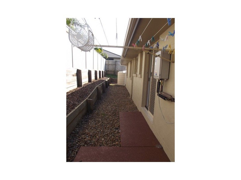 5 Magnetic Place, Redland Bay QLD 4165