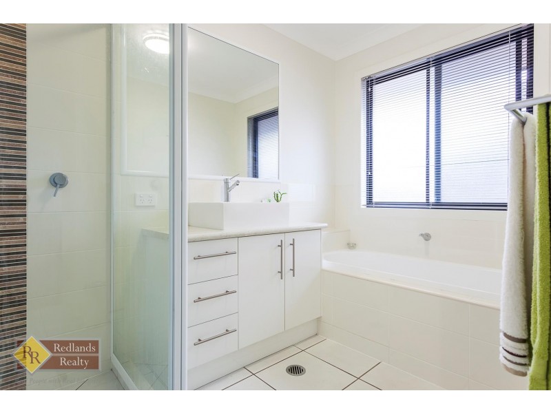 2 Lizard Place, Redland Bay QLD 4165