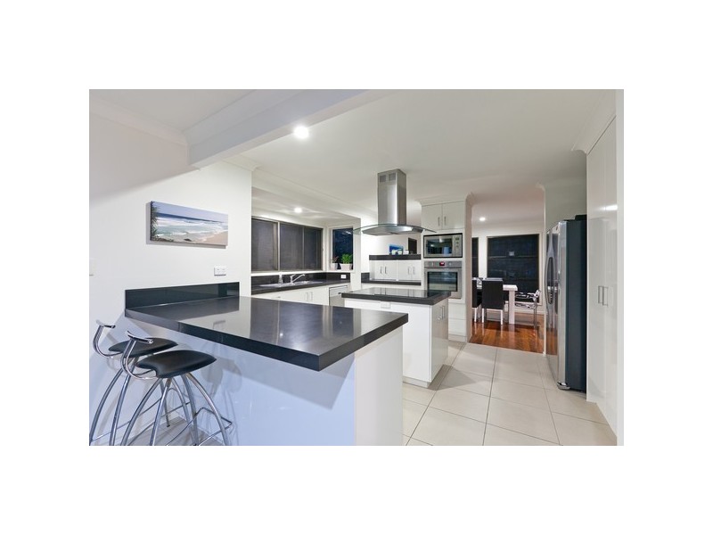 16 Azalea Street, Redland Bay QLD 4165