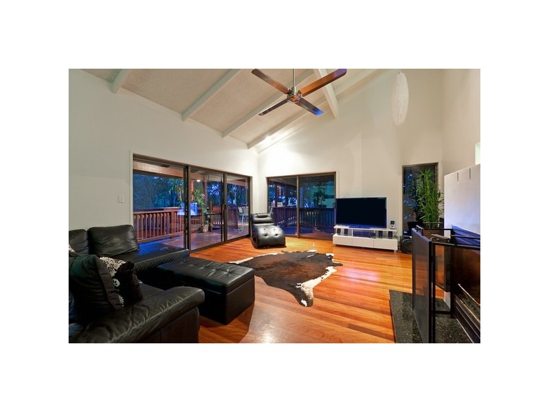 16 Azalea Street, Redland Bay QLD 4165