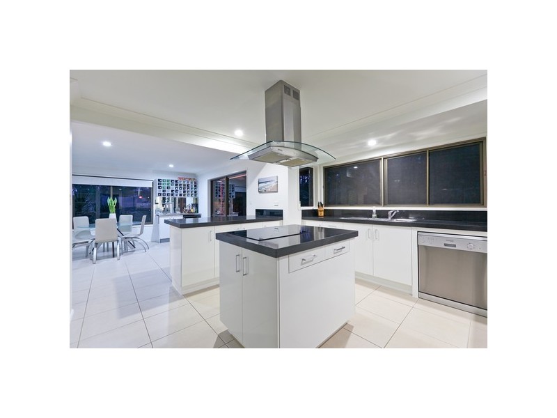 16 Azalea Street, Redland Bay QLD 4165