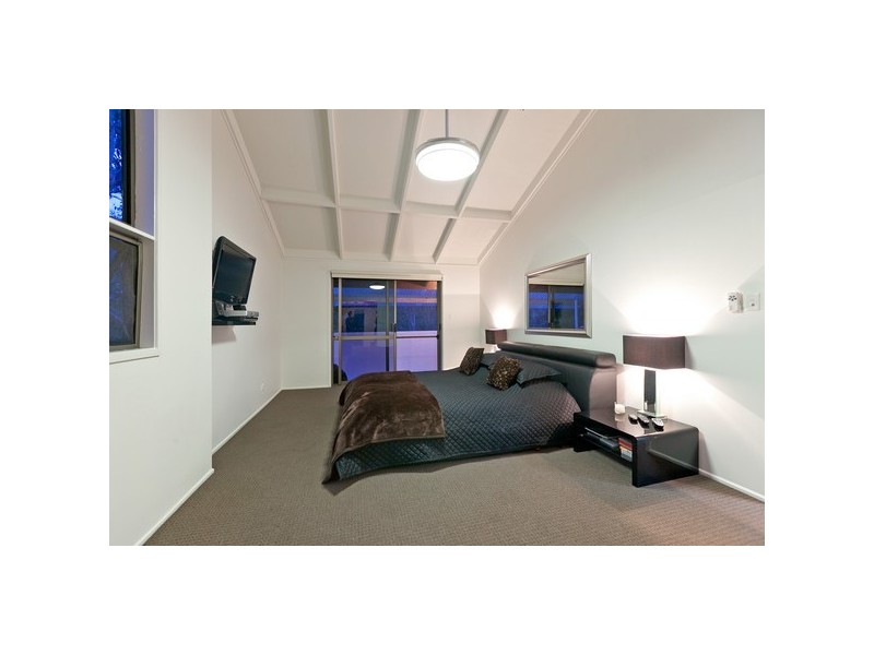 16 Azalea Street, Redland Bay QLD 4165