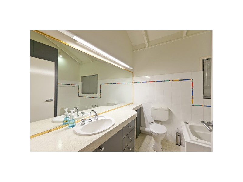 16 Azalea Street, Redland Bay QLD 4165