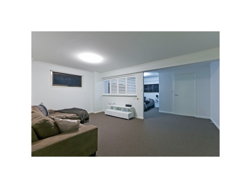 16 Azalea Street, Redland Bay QLD 4165