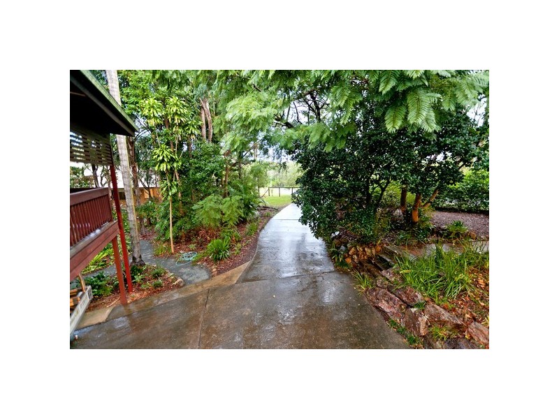 16 Azalea Street, Redland Bay QLD 4165