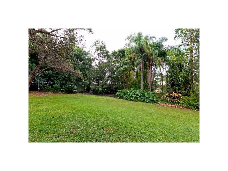 16 Azalea Street, Redland Bay QLD 4165