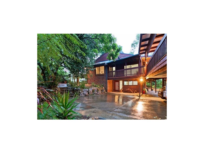 16 Azalea Street, Redland Bay QLD 4165