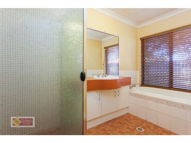 5 Buggy Place, Redland Bay QLD 4165