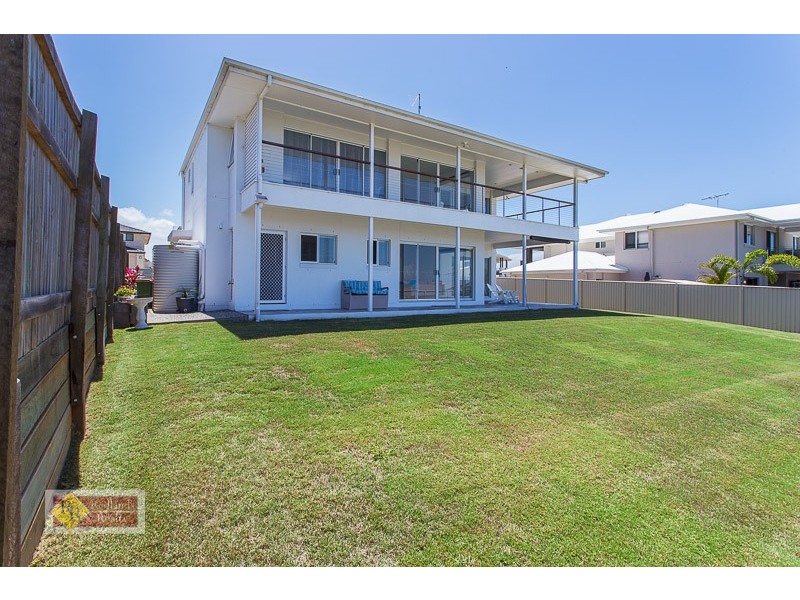 8 Turtle Place, Redland Bay QLD 4165