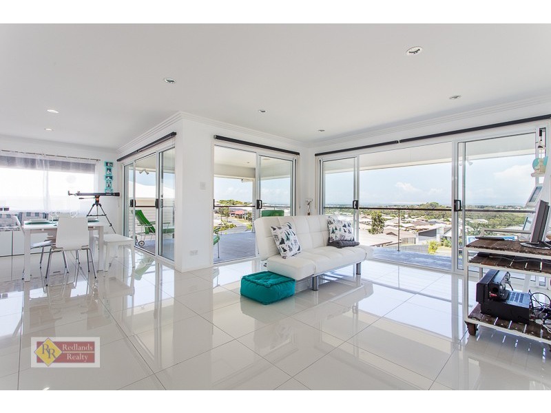 8 Turtle Place, Redland Bay QLD 4165