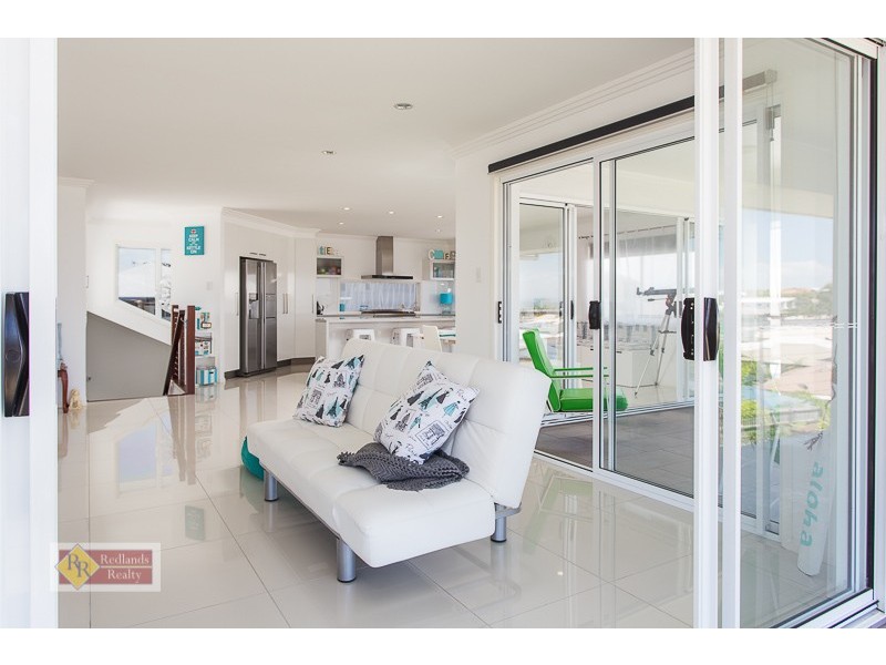 8 Turtle Place, Redland Bay QLD 4165