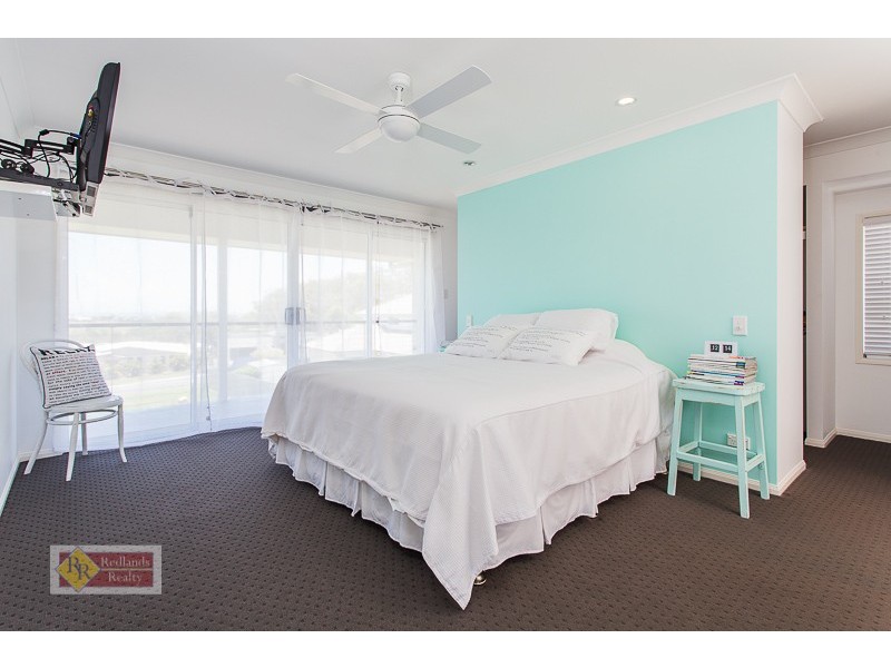 8 Turtle Place, Redland Bay QLD 4165