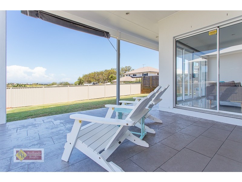 8 Turtle Place, Redland Bay QLD 4165