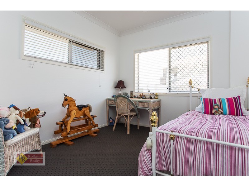 8 Turtle Place, Redland Bay QLD 4165