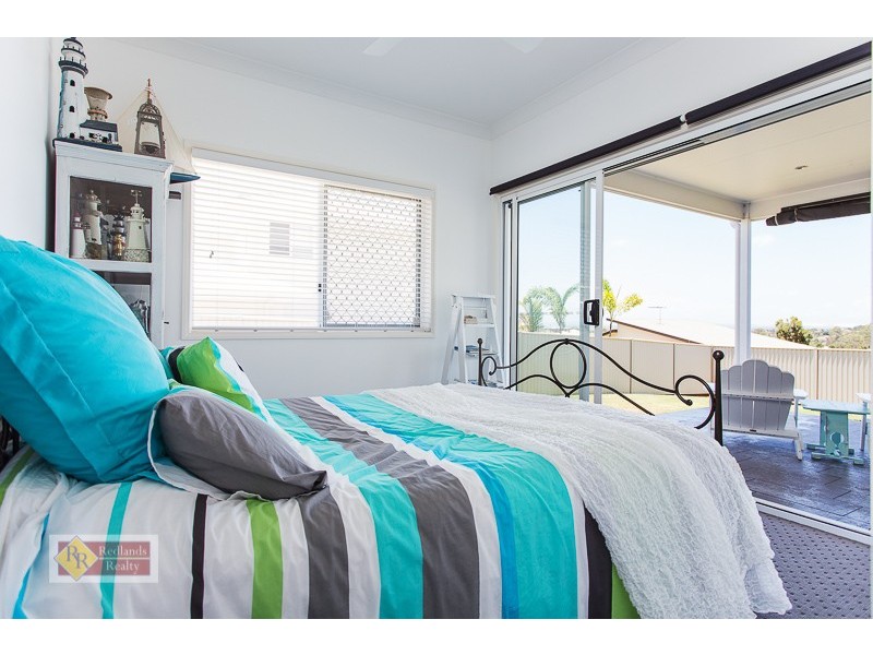 8 Turtle Place, Redland Bay QLD 4165