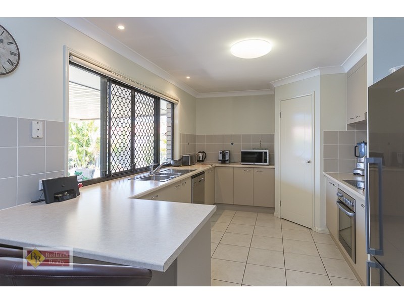 8 Montessa Street, Victoria Point QLD 4165