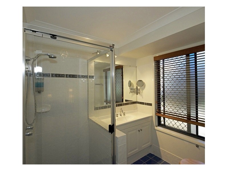 18 TrafalgarVale Avenue, Wellington Point QLD 4160