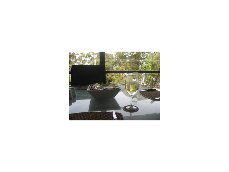 76 Beelong St, Macleay Island QLD 4184