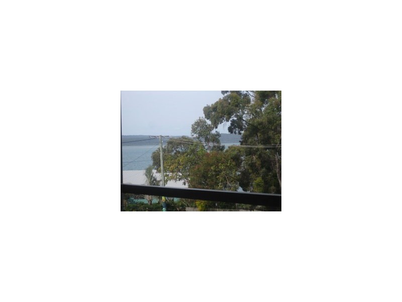 76 Beelong St, Macleay Island QLD 4184
