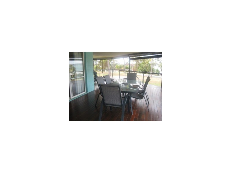 76 Beelong St, Macleay Island QLD 4184