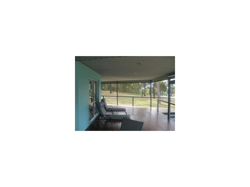76 Beelong St, Macleay Island QLD 4184