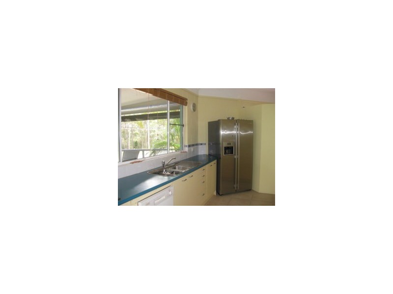 76 Beelong St, Macleay Island QLD 4184