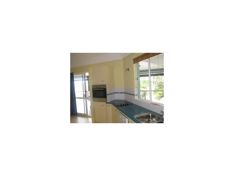 76 Beelong St, Macleay Island QLD 4184