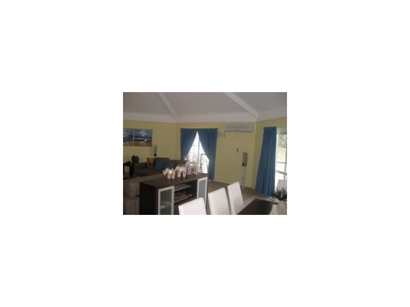 76 Beelong St, Macleay Island QLD 4184