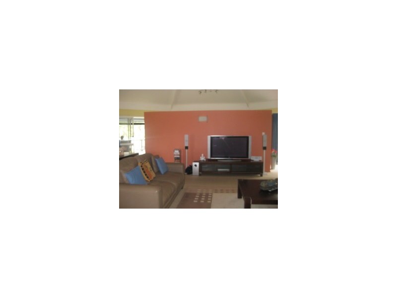 76 Beelong St, Macleay Island QLD 4184
