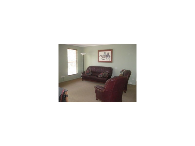 76 Beelong St, Macleay Island QLD 4184