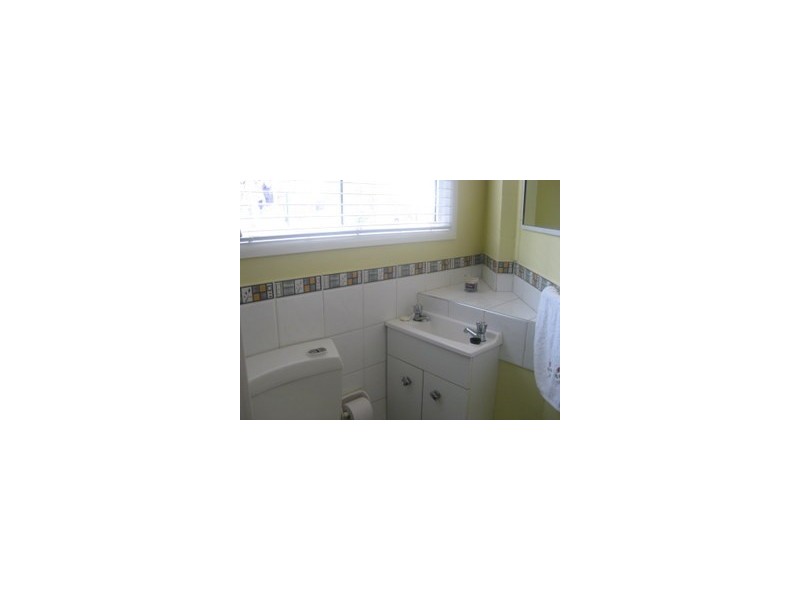 76 Beelong St, Macleay Island QLD 4184