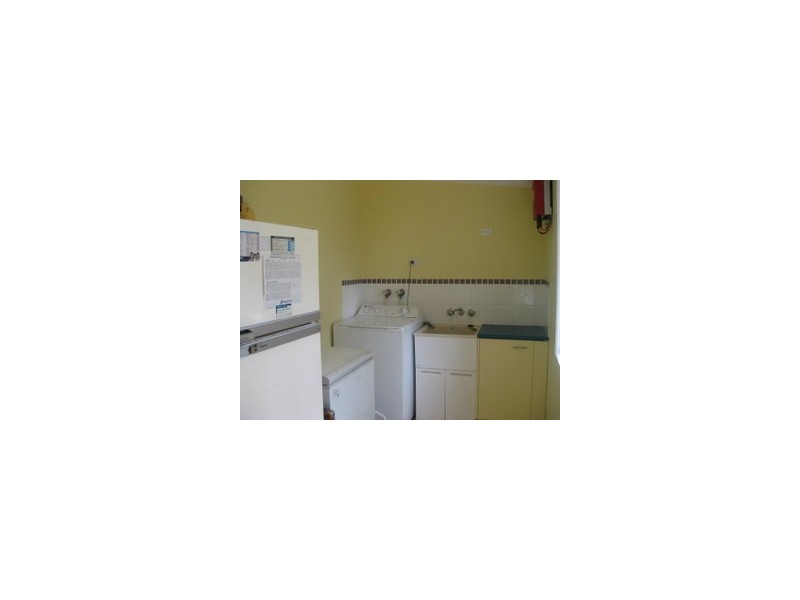 76 Beelong St, Macleay Island QLD 4184
