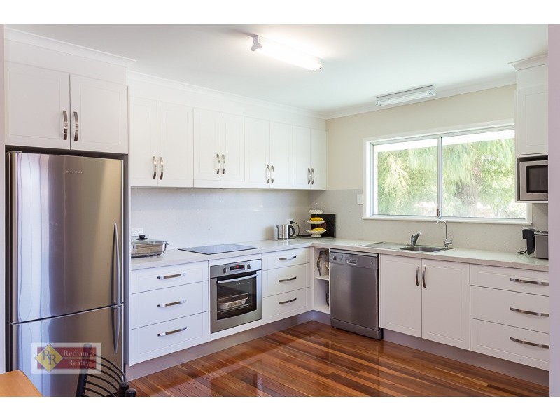 61 Banana St, Redland Bay QLD 4165