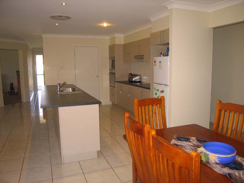 45 Sunningdale Dve, Redland Bay QLD 4165
