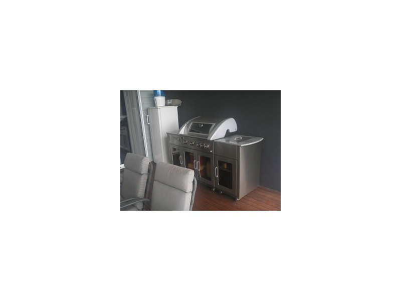 15 Kim Cres, Macleay Island QLD 4184