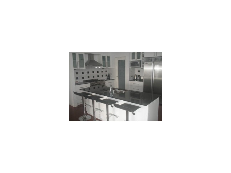 15 Kim Cres, Macleay Island QLD 4184