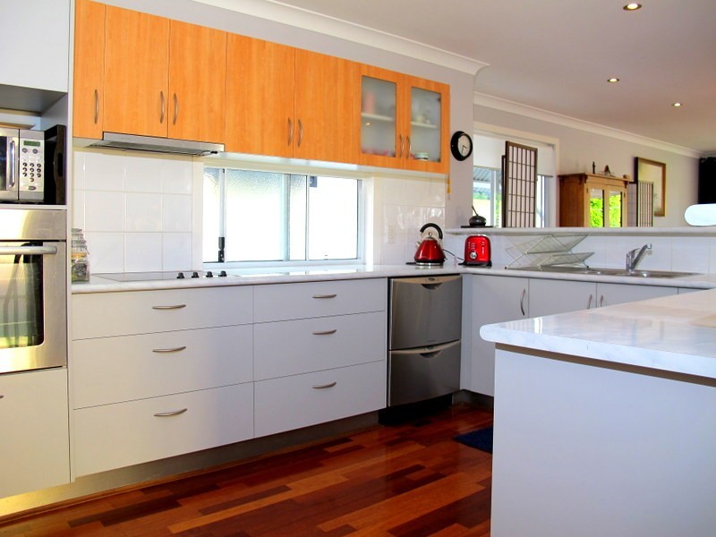 16 Mooroondu Road, Thorneside QLD 4158