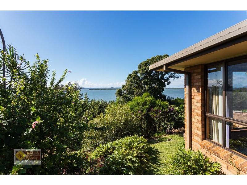 24 Wilson Esplanade, Redland Bay QLD 4165