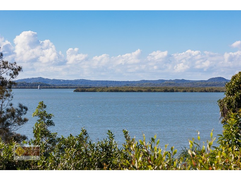 24 Wilson Esplanade, Redland Bay QLD 4165