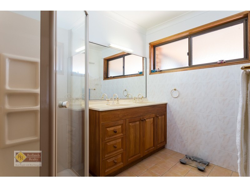 24 Wilson Esplanade, Redland Bay QLD 4165