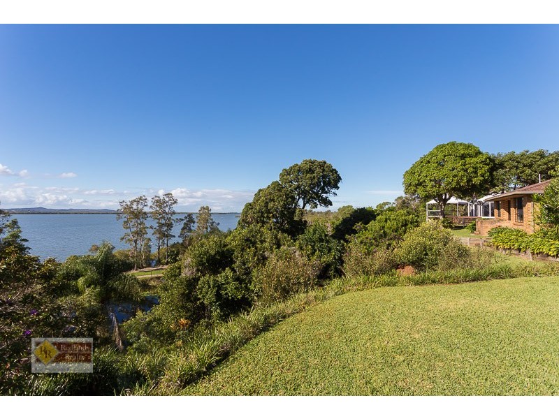 24 Wilson Esplanade, Redland Bay QLD 4165