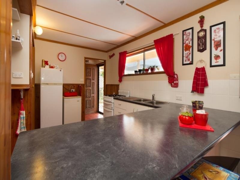 37 Jan Street, Macleay Island QLD 4184