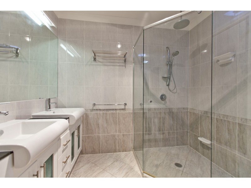 10 Riseborough Terrace, Cleveland QLD 4163