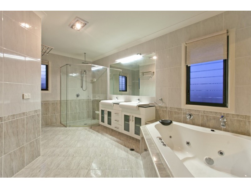 10 Riseborough Terrace, Cleveland QLD 4163